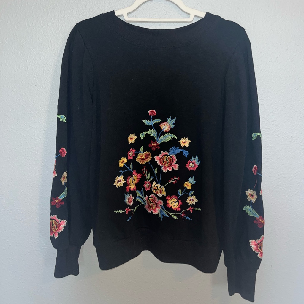 Blue Rain Floral Embroidered Sweatshirt. Size M.